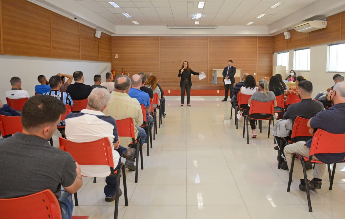 Plenária com os ex-trabalhadores da Bardella aconteceu na tarde desta segunda-feira, dia 25, na sede do SMetal