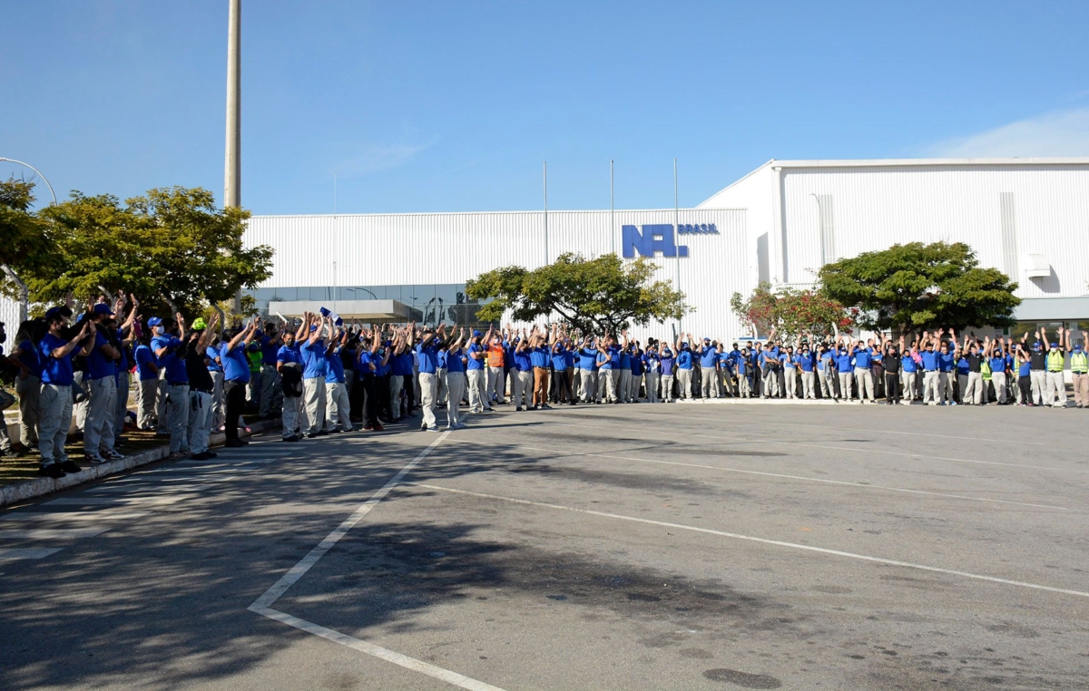 A assembleia de PPR com os trabalhadores do primeiro e segundo turno da NAL do Brasil aconteceu na tarde de quinta-feira, dia 7, na porta da fábrica
