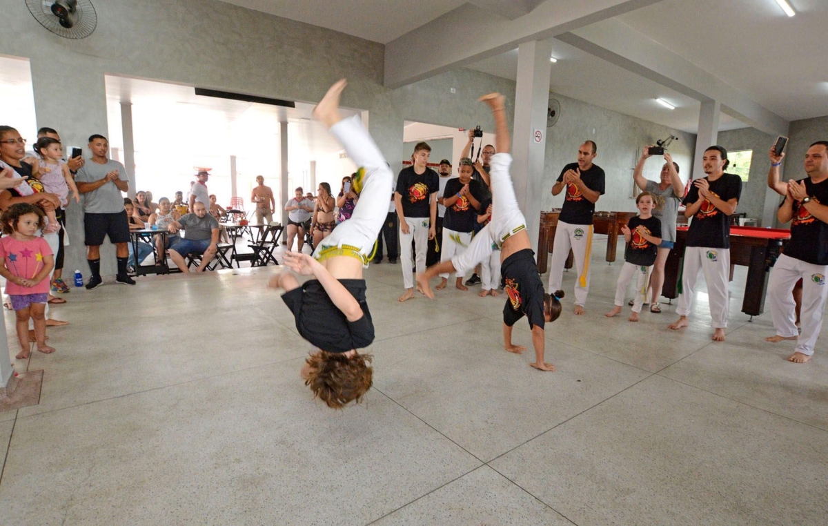 Em abril deste ano, a escola Cerrado fez uma roda de capoeira especial no Clube dos Metalúrgicos, liderada pela professor Caio