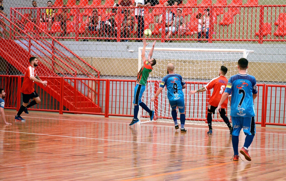 O torneio de futsal do SMetal está na sua 15ª edição e teve início no último domingo, dia 9, com seis partidas