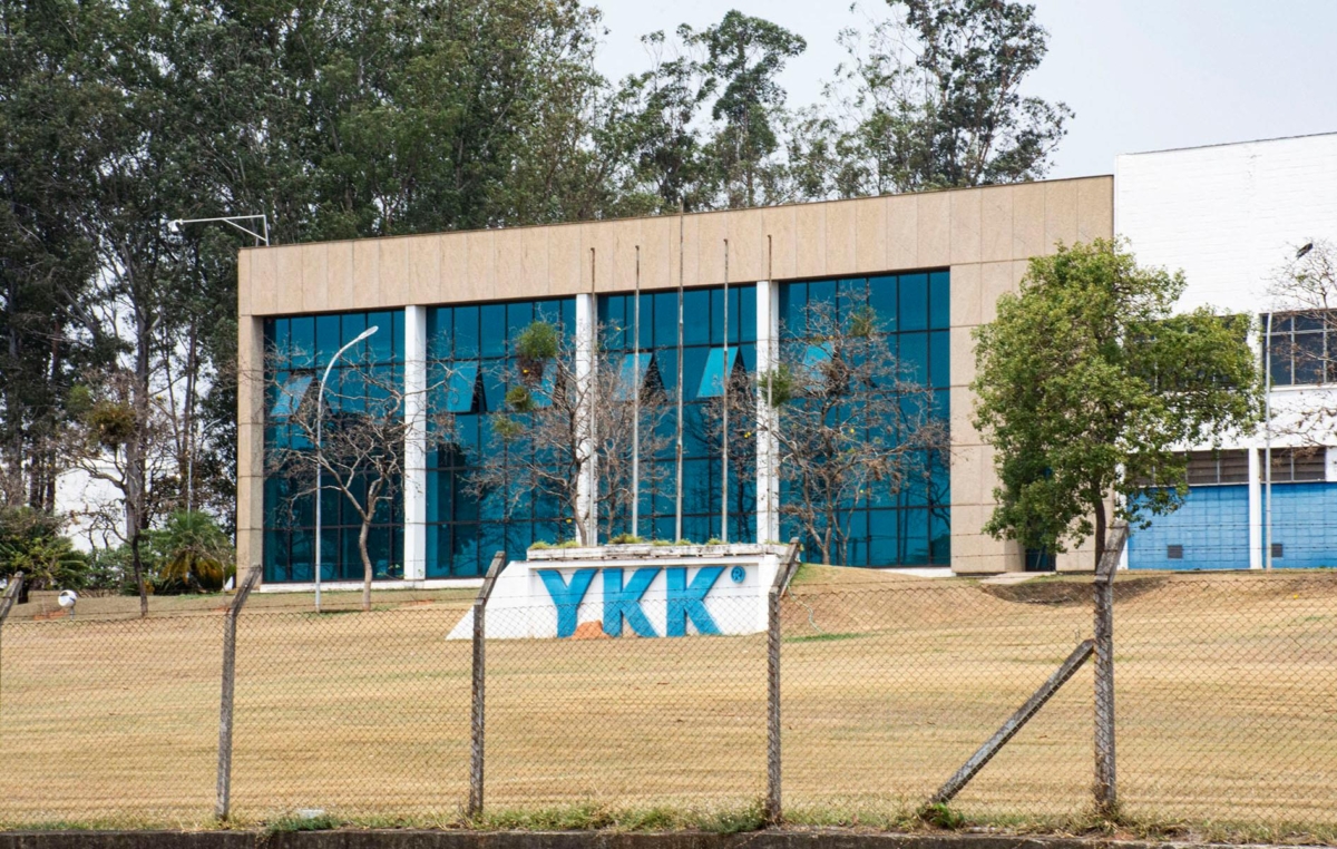 A YKK é a maior empresa fabricantes de zíper do mundo 