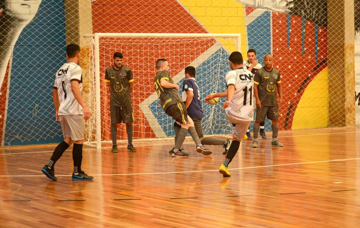 As partidas da Taça Papagaio de Futsal acontecem aos domingos, no Clube dos Metalúrgicos, que fica na Avenida Victor Andrew, 4100, no Éden, em Sorocaba