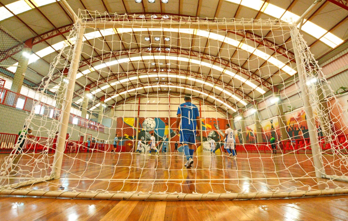 Os jogos da Taça Papagaio de Futsal acontecem no ginásio do Clube dos Metalúrgicos, que fica na Avenida Victor Andrew, 4100, no Éden