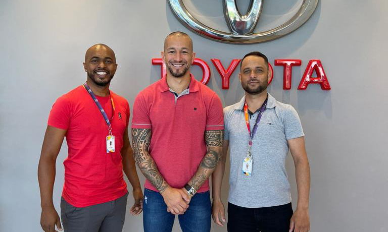 Marcelo José da Silva (Marcelinho), do CSE Toyota, Leandro Soares, presidente do SMetal, e Márcio de Jesus Ribeiro (Marcinho), do CSE Toyota