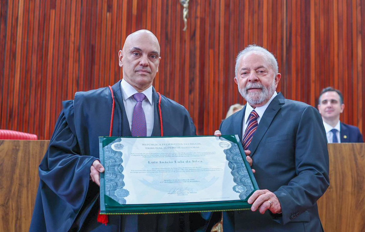 Lula é diplomado em Brasília pelo presidente do TSE, Alexandre de Moraes