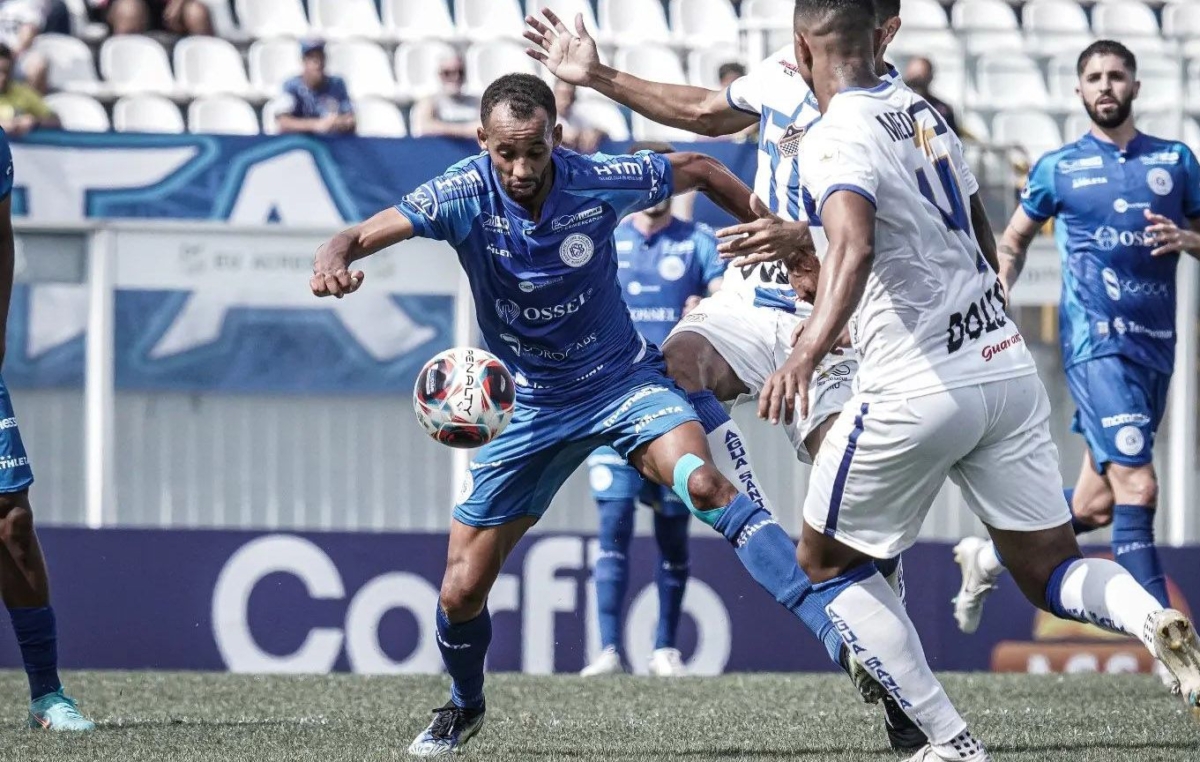 Empate contra o Água Santa surgiu de um gol contra; mesmo com um a mais, Bentão não conseguiu se impor em campo