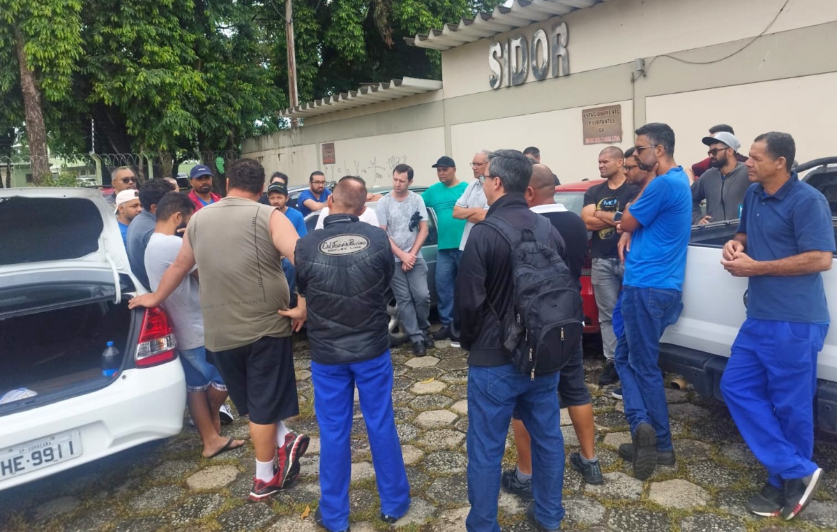 Protesto dos trabalhadores da Sidor aconteceu em frente à fábrica e durou cerca de duas horas