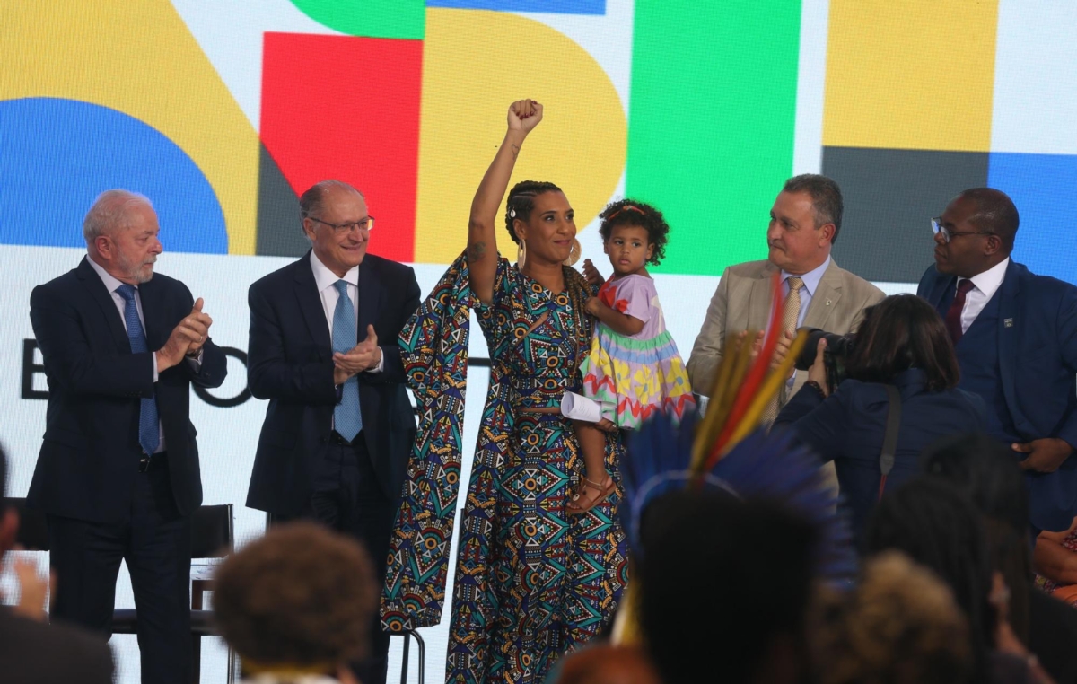 Sanção da lei aconteceu durante a posse da ministra de Igualdade Racial, Anielle Franco