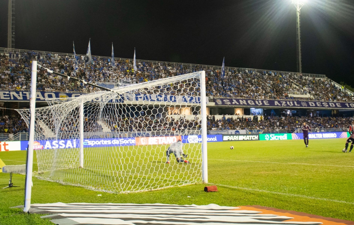 A torcida lotou o estádio Walter Ribeiro (CIC) na última terça-feira, 21, na partida do São Bento contra o tricolor