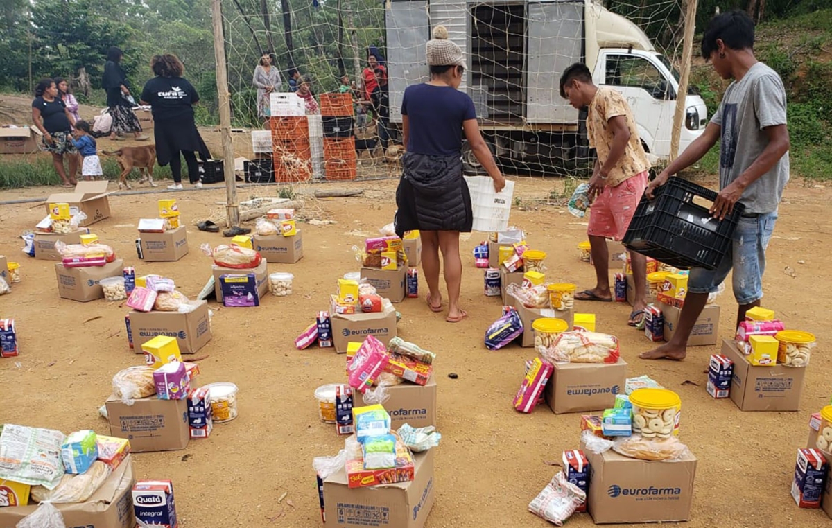 Cestas com produtos alimentícios e de higiene foram entregues às famílias da aldeia indígena nesta segunda-feira, dia 27 de fevereiro, em Tapiraí
