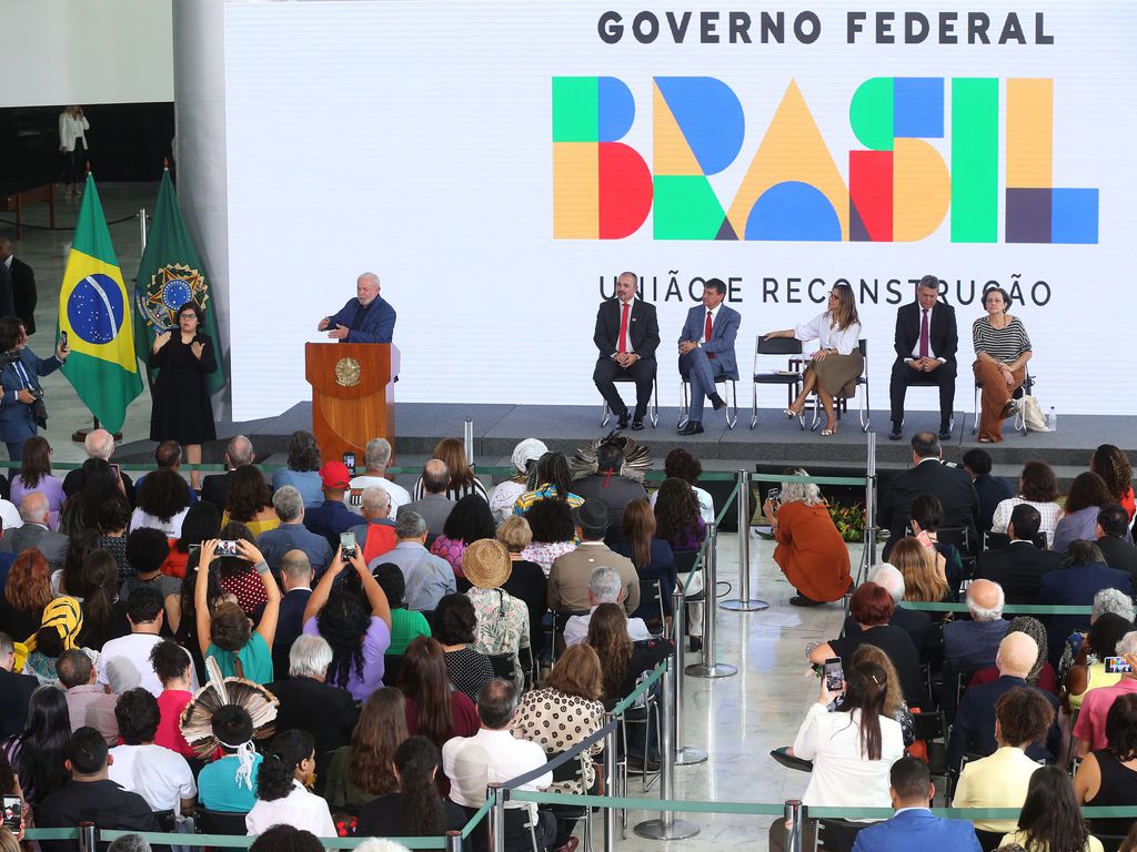 O presidente Luiz Inácio Lula da Silva discursa durante cerimonia de recriaçao do Conselho
